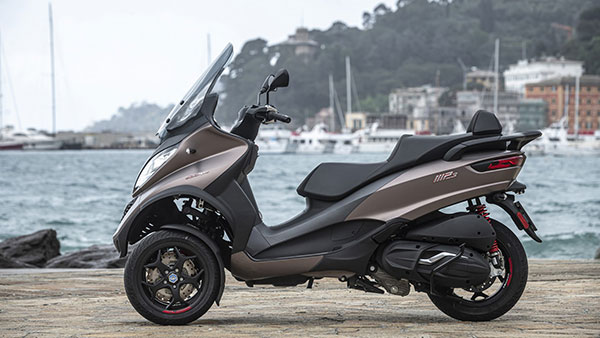 ஸ்டாண்ட் தேவைப்படாத 3 சக்கர ஸ்கூட்டர்... பார்க்க கார் மாதிரி இருக்கும் பியாஜியோ ஸ்கூட்டர் உலகளவில் வெளியீடு!!