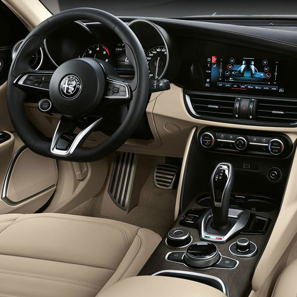 பலருக்கு கனவாக இருக்கும் சூப்பர் கார்!! இத்தாலி நாட்டு போலீஸ் படையில் இணைந்தது!