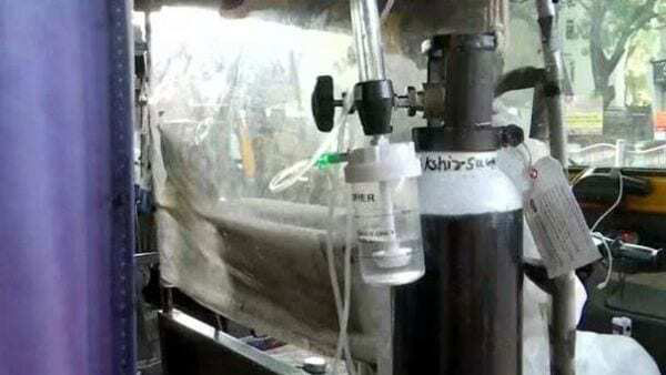 உயிர்காக்கும் பணியில் களமிறங்கும் ஆட்டோக்கள்... ஆம்புலன்ஸ் இல்லனா என்னங்க நாங்க இருக்கோம்... தோல் கொடுக்கும் ஆட்டோக்காரர்கள்!!