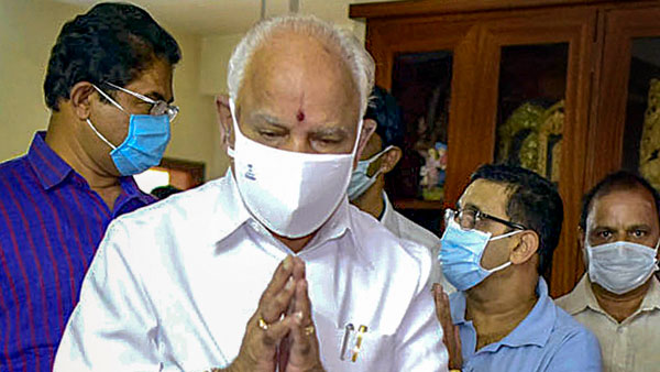 விதியை மீறி கோவிலுக்கு விசிட் கொடுத்த முதலமைச்சரின் மகன்... சொன்னாங்க பாருங்க ஒரு காரணம்... ஊரே சிரிக்குது!!