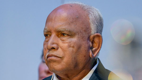 விதியை மீறி கோவிலுக்கு விசிட் கொடுத்த முதலமைச்சரின் மகன்... சொன்னாங்க பாருங்க ஒரு காரணம்... ஊரே சிரிக்குது!!