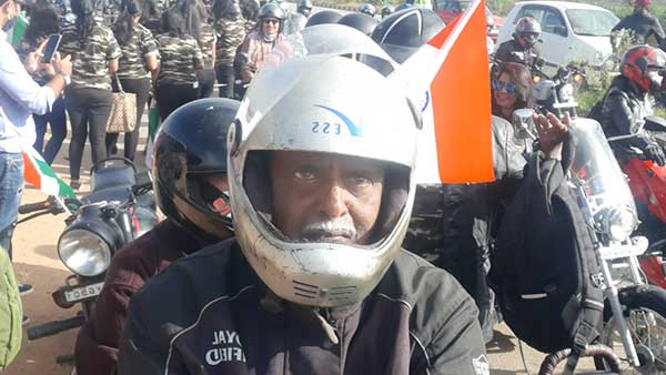 பைக்கர் ஜோடியை சுருட்டி எடுத்து சென்ற கொரோனா... சோகத்தில் மூழ்கிய பெங்களூரு பைக்கர் உலகம்... யார் இவர்கள்?