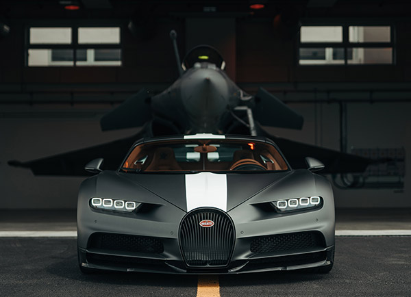 ஹைப்பர் கார்களின் அரசன் புகாட்டி சிரோன் ஸ்போர்ட் Vs ரஃபெல் போர் விமானம்! முடிவை எதிர்பார்த்திருக்கவே மாட்டீங்க