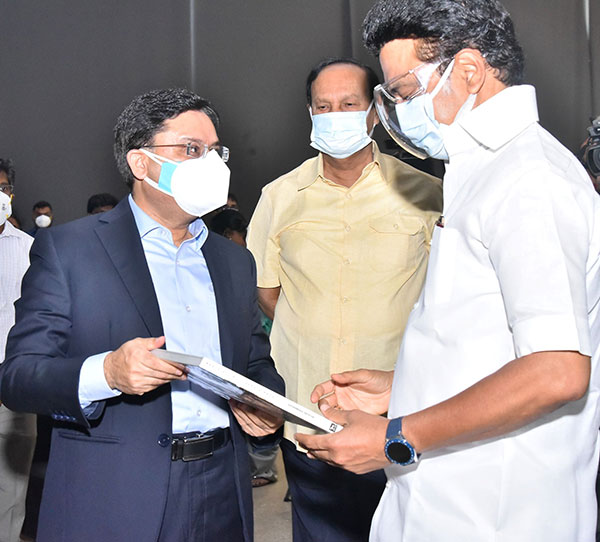 ஓரடகத்தில் புதிய தடுப்பூசி மையம்!! டைம்லர் தொழிற்சாலையில் முதல்வர் திறந்து வைத்தார்!