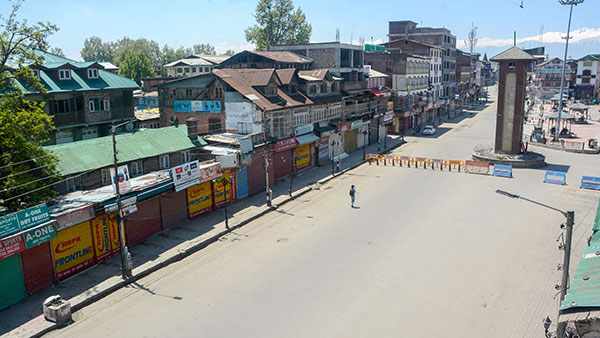 டூ-வீலர்ல டிராவல் பண்ண போறீங்களா... புதிய கட்டுப்பாடுகள் போட்டிருக்காங்க..! என்ன தெரிஞ்சிட்டு போங்க!!