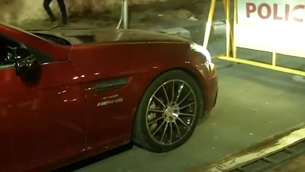 குடிபோதையில் அட்டகாசம் செய்த தொழிலதிபர்... ஆடிப்போன போலீஸ்... அதிர்ச்சியில் உறைய வைக்கும் வீடியோ குடிபோதையில் அட்டகாசம் செய்த தொழிலதிபர்... ஆடிப்போன போலீஸ்... அதிர்ச்சியில் உறைய வைக்கும் வீடியோ