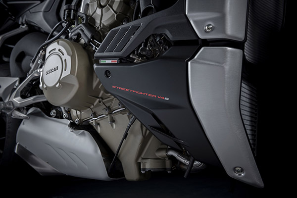 2021 டுகாட்டி ஸ்ட்ரீட்ஃபைட்டர் வி4 பைக்குகளின் டெலிவிரிகள் துவங்கின!! டெலிவிரி பெற்ற முதல் ஆள் இவர்தானாம்!