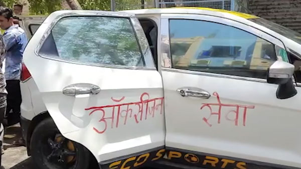 ஆக்ஸிஜன் வசதியும் உண்டு... 4 கார்களை நடமாடும் மருத்துவமனைகளாக மாற்றிய நண்பர்கள்... அதுவும் சொந்த செலவில்!