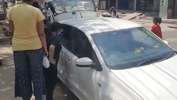 ஆக்ஸிஜன் வசதியும் உண்டு... 4 கார்களை நடமாடும் மருத்துவமனைகளாக மாற்றிய நண்பர்கள்... அதுவும் சொந்த செலவில்!