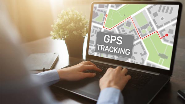 திருடப்பட்ட விலையுயர்ந்த கார்... 40 நிமிடங்களிலேயே காரையும், திருடனையும் மடக்கி பிடித்த போலீஸ்... எப்படி தெரியுமா?..