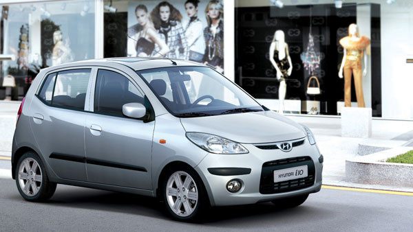 திருடப்பட்ட விலையுயர்ந்த கார்... 40 நிமிடங்களிலேயே காரையும், திருடனையும் மடக்கி பிடித்த போலீஸ்... எப்படி தெரியுமா?..