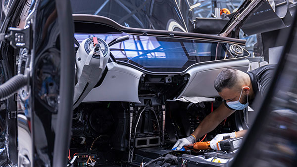 மெர்சிடிஸ் இக்யூஎஸ் எலக்ட்ரிக் காரை தயாரிக்கும் பணிகள் துவங்கின!! ஜெர்மனியில் தயாராகிறது...