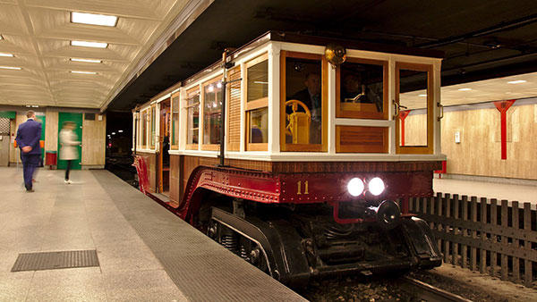 19ஆம் நூற்றாண்டிலேயே இப்படியொரு சுரங்க இரயில் சேவையா!! எந்த நாட்டில் தெரியுமா?