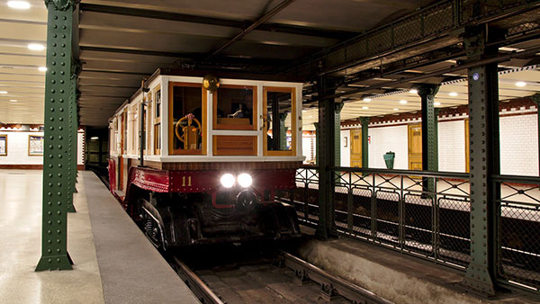 19ஆம் நூற்றாண்டிலேயே இப்படியொரு சுரங்க இரயில் சேவையா!! எந்த நாட்டில் தெரியுமா?