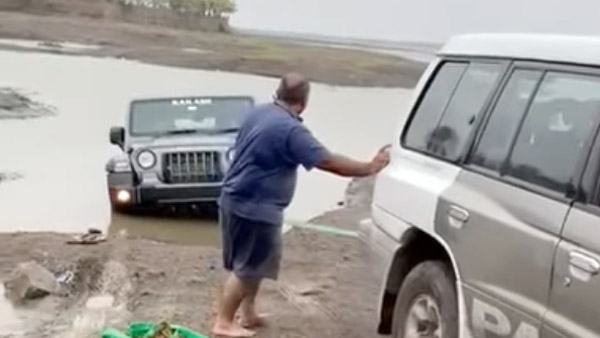 ஆஃப்-ரோடு வாகனம் தான், அதற்காக ஏரிக்குள் வாகனத்தை இறக்குவதா? பஜெரோ மூலம் மீட்கப்பட்ட மஹிந்திரா தார்