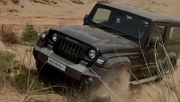 பரிசாக கிடைத்த வாகனம் தான் அதற்காக இப்படியா!! தாறுமாறாக மஹிந்திரா தாரை ஓட்டிய இந்திய கிரிக்கெட் வீரர்