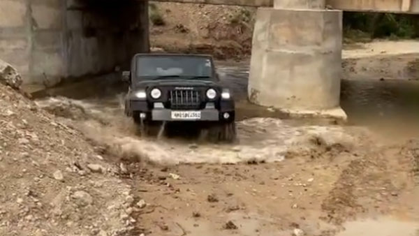 பரிசாக கிடைத்த வாகனம் தான் அதற்காக இப்படியா!! தாறுமாறாக மஹிந்திரா தாரை ஓட்டிய இந்திய கிரிக்கெட் வீரர்