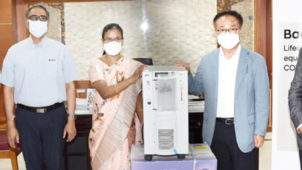 காஞ்சிபுர மாவட்ட மக்களுக்காக ஹூண்டாயின் 50 ஆக்ஸிஜன் செறிவூட்டிகள்!! கலெக்டரிடம் ஒப்படைப்பு...! 