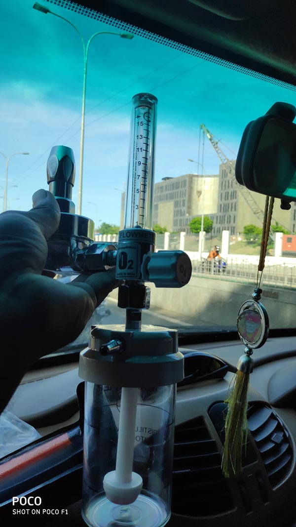 சென்னையில் 'ஆக்சிஜன் ஆட்டோ' சேவை... உயிர்காக்கும் உன்னத சேவையில் இறங்கிய தன்னார்வலர்!