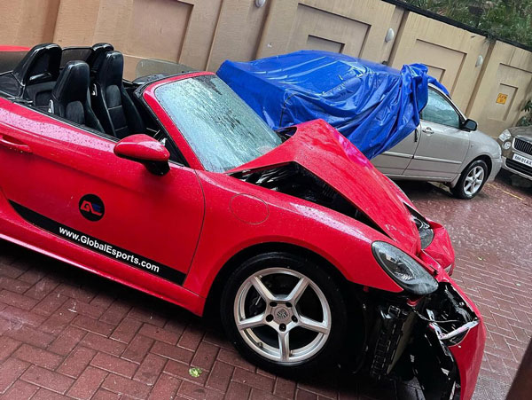 இப்படி நடக்கும்னு யாருமே எதிர்பார்க்கல... டவ்-தே புயலின்போது, தாமாகவே தற்கொலை செய்து கொண்ட போர்ஷே கார்!! 