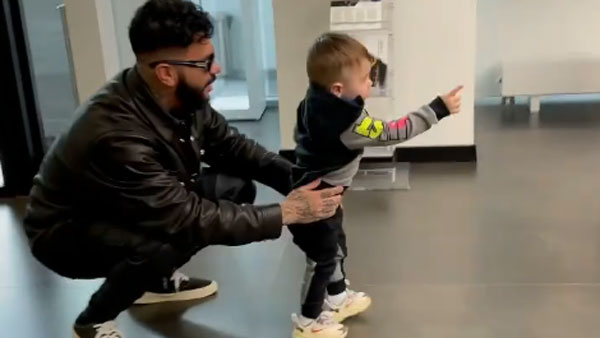 2 வயது சிறுவனுக்கு கோடி ரூபாய் மதிப்பிலான லம்போர்கினி காரா!! அர்த்த ராத்திரியில் குடை பிடிப்பது இதுதான் போல... 2 வயது சிறுவனுக்கு கோடி ரூபாய் மதிப்பிலான லம்போர்கினி காரா!! அர்த்த ராத்திரியில் குடை பிடிப்பது இதுதான் போல...