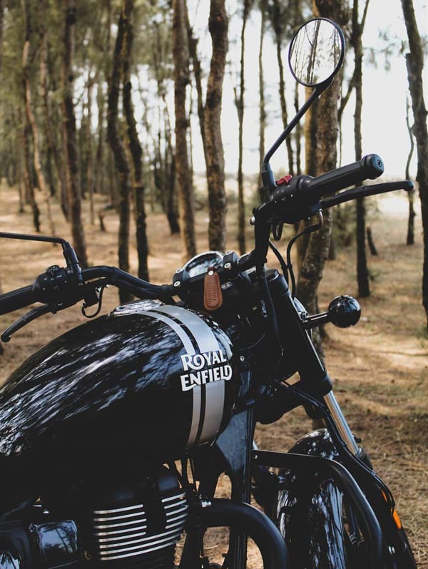 ராயல் என்பீல்டு காண்டினெண்டல் ஜிடி650 பைக்கின் பெயிண்ட்டில் மீட்டியோர் 350!! இது இன்னும் ஸ்டைலிஷா இருக்கு!