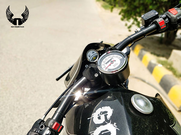 இதுதான் ராயல் என்பீல்டு ‘காட்ஸில்லா’!! பெயருக்கு ஏற்ப செம்மையா இருக்கு!