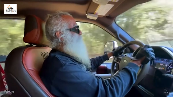 காரில் மினி வீடு கட்டிய ஜக்கி வாசுதேவ்... எதுக்காகனு தெரிஞ்சா ஸ்டண் ஆயிருவீங்க... பெறுமையா வீடியோ வேற போட்டிருக்காரு!! காரில் மினி வீடு கட்டிய ஜக்கி வாசுதேவ்... எதுக்காகனு தெரிஞ்சா ஸ்டண் ஆயிருவீங்க... பெறுமையா வீடியோ வேற போட்டிருக்காரு!!