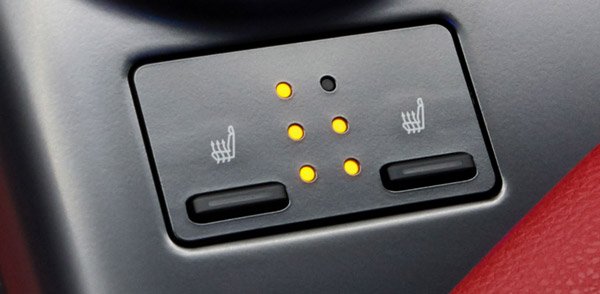 பாலில் ஊறிய பிஸ்கட் போல் இரு துண்டுகளான டொயோட்டா கேம்ரி... 5 நட்சத்திர தர காருக்கே இந்த நிலைமையா?