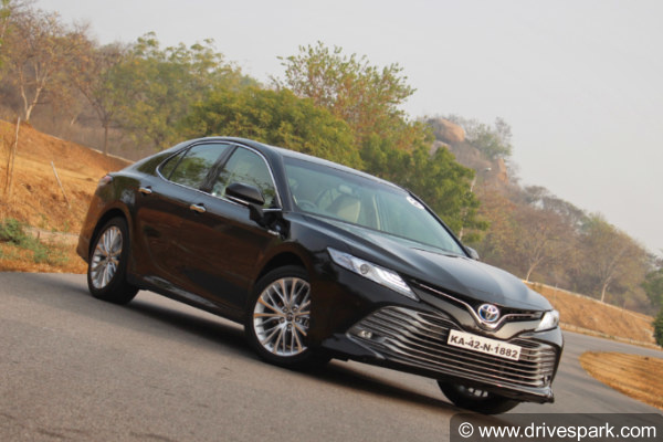 அதிகம் மைலேஜ் தரும் டாப் 3 பிரீமியம் செடான் கார்கள்... இந்த கார்கள் இருந்த மைலேஜ் பற்றிய கவலையே வேண்டாம்!!