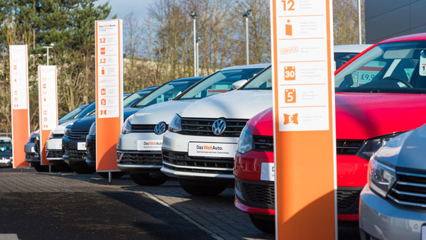 செகண்ட் ஹேண்ட் கார்களை வாங்குபவர்களுக்கு ஏற்படும் தவறான எண்ணங்கள்... உண்மை என்னனு தெரியுமா? செகண்ட் ஹேண்ட் கார்களை வாங்குபவர்களுக்கு ஏற்படும் தவறான எண்ணங்கள்... உண்மை என்னனு தெரியுமா?