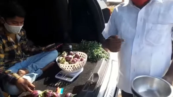 காய்கறி கடையாக மாறிய அரசியல் வாதிகளின் பிரியமான எஸ்யூவி கார்... இந்த காரோட விலை எவ்ளோ தெரியுமா?..