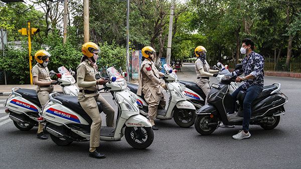 திருப்பூர் பெண் சப்-இன்ஸ்பெக்டர்களுக்கு காத்திருக்கும் பரிசு!! எப்போது ஊரடங்கு முடியுமோ! 