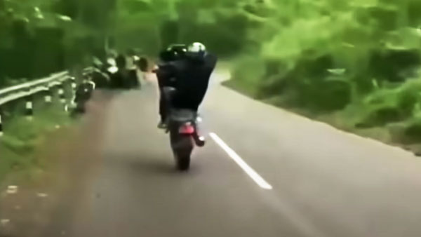 ஆர்15 பைக் ரைடரை அதிரடியாக கைது செய்த போலீஸார்!! எதுக்கு தெரிஞ்சா சந்தோஷப்படுவீங்க!