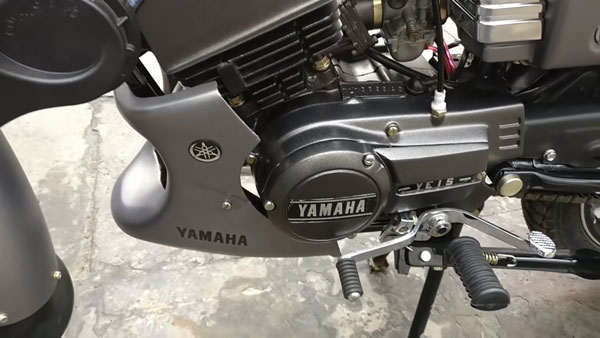 இந்த பைக்கில் அப்படி என்ன தாங்க இருக்கு!! புதிய தோற்றத்திற்கு மாற்றப்பட்ட யமஹா ஆர்எக்ஸ்100...