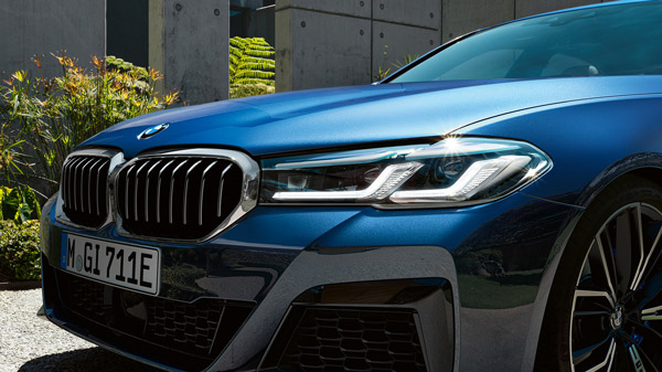 பவர்ஃபுல் எஞ்ஜின், அட்டகாசமான தொழில்நுட்ப வசதிகளுடன் பிஎம்டபிள்யூ 5 சீரிஸ் அறிமுகம்! சுலப மாத தவனை திட்டத்தில் கிடைக்கும்!