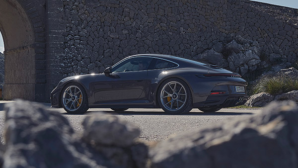 புதிய போர்ஷே 911 ஜிடி3 டூரிங் கார் வெளியீடு!! முக்கியமான பின்பக்க இறக்கையை இழந்தது...