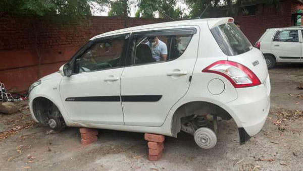 உயிர்களை காக்கும் டாக்டருக்கா இப்படி நடக்கணும்... நள்ளிரவில் வேலையை காட்டியுள்ள திருடர்கள்!! 