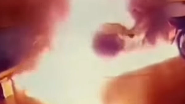 இனி பிரேக்கப் செய்வதற்கே யோசிப்பாங்க!! எக்ஸ்-காதலரின் ரூ.23 லட்சம் மதிப்பிலான பைக்கை எரித்த பெண்!