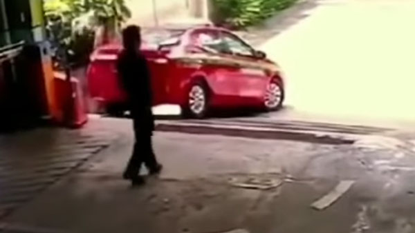 இனி பிரேக்கப் செய்வதற்கே யோசிப்பாங்க!! எக்ஸ்-காதலரின் ரூ.23 லட்சம் மதிப்பிலான பைக்கை எரித்த பெண்!