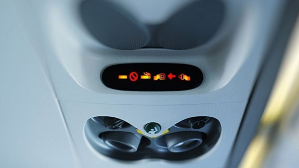 விமானங்களில் புகை பிடிப்பது தடை செய்யப்பட்டுள்ளது... ஆனாலும் ஆஸ்ட்ரே இருக்கும்... எதற்காக தெரியுமா?