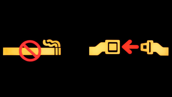 விமானங்களில் புகை பிடிப்பது தடை செய்யப்பட்டுள்ளது... ஆனாலும் ஆஸ்ட்ரே இருக்கும்... எதற்காக தெரியுமா?