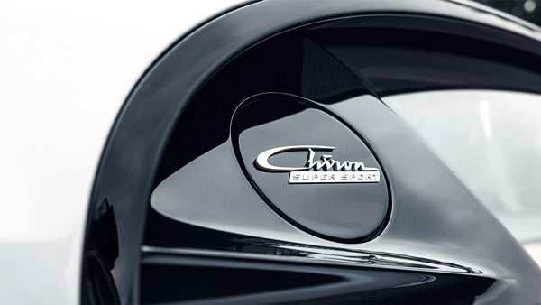 உலகின் அதிவேகமான புகாட்டி சிரோன் சூப்பர் ஸ்போர்ட் கார்!! விலையை கேட்டா மயக்கமே வருது...!