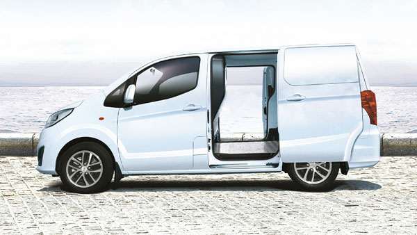 பச்சை நிற நம்பர் ப்ளேட் உடன், சென்னை சாலையில் உலாவந்த சீன எலக்ட்ரிக் வேன்!! ஓஹோ... இதுதான் மேட்டரா