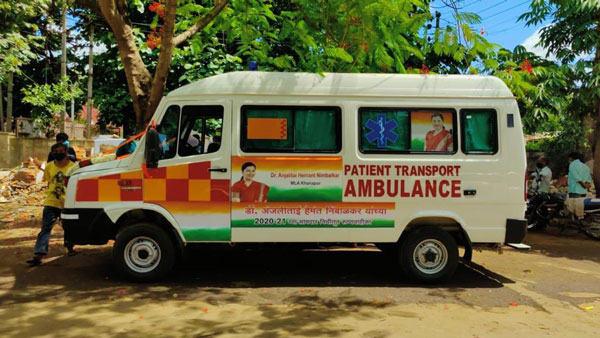 என்ன ஒரு தாராள மனசு... மருத்துவமனைக்கு புதியதாக 4 ஆம்புலன்ஸ்!! வாங்கி கொடுத்து ஓட்டியும் பார்த்த பெண் எம்எல்ஏ