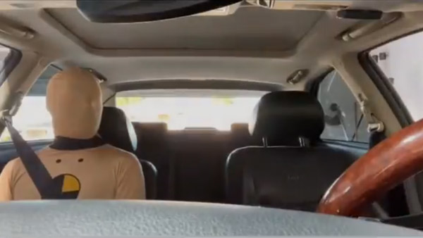 மகள் முதல் முறையாக கார் ஓட்டும்போது தந்தை செய்த காரியம்... வீடியோவை பார்த்தால் விழுந்து விழுந்து சிரிப்பீங்க! மகள் முதல் முறையாக கார் ஓட்டும்போது தந்தை செய்த காரியம்... வீடியோவை பார்த்தால் விழுந்து விழுந்து சிரிப்பீங்க!