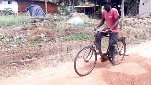 உலக பெற்றோர்கள் தினத்தில் அரங்கேறிய நெகிழ்ச்சியான சம்பவம்... மகனுக்காக சைக்கிளில் 300கிமீ பயணம்...