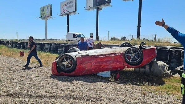 பல மில்லியன் அமெரிக்க டாலர் மாதிப்புள்ள கார் வீணாய் போன காட்சி... கரப்பான் பூச்சிய கவிழ்த்துபோட்டது போல இருக்கு!!