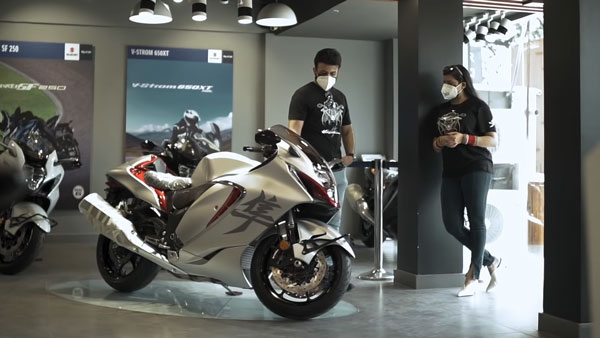 பல லட்ச ரூபா சுசுகி ஹயபுசா சூப்பர் பைக்கை வாங்கிய இளம்பெண்... இந்த பைக்கை வாங்கிய முதல் இந்திய பெண்ணே இவர்தானாம்...