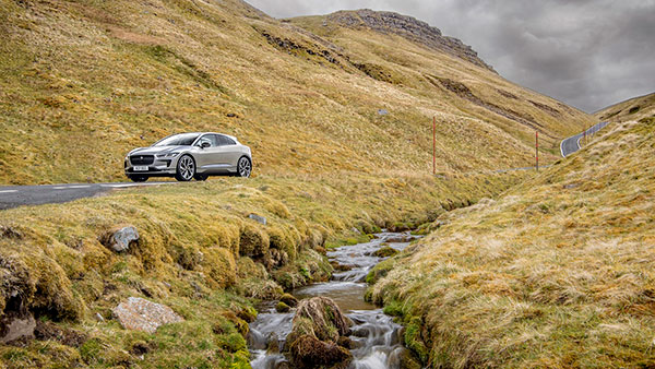 ஜாகுவார் நிறுவனத்திற்கு இதனால் பெருமை!! இங்கிலாந்தில் புதிய சாதனையை படைத்த ஐ-பேஸ்!